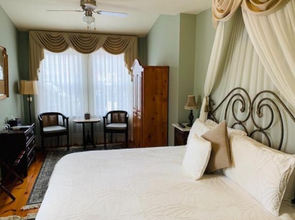 Brockamour Manor Bed And Breakfast 나이아가라온더레이크 외부 사진