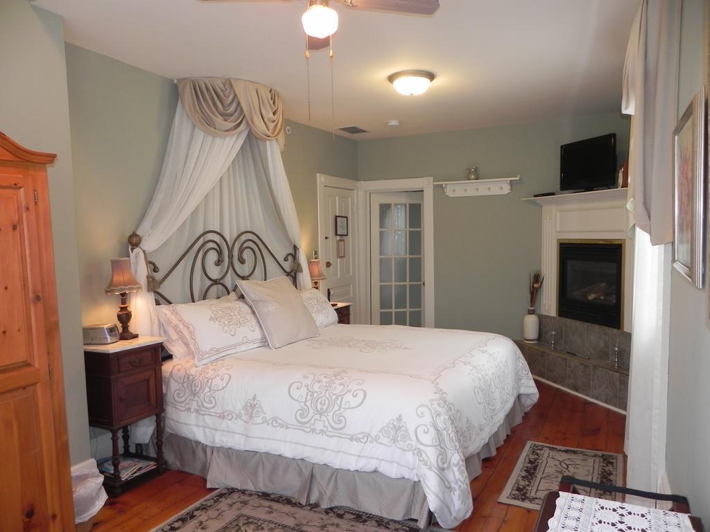 Brockamour Manor Bed And Breakfast 나이아가라온더레이크 외부 사진