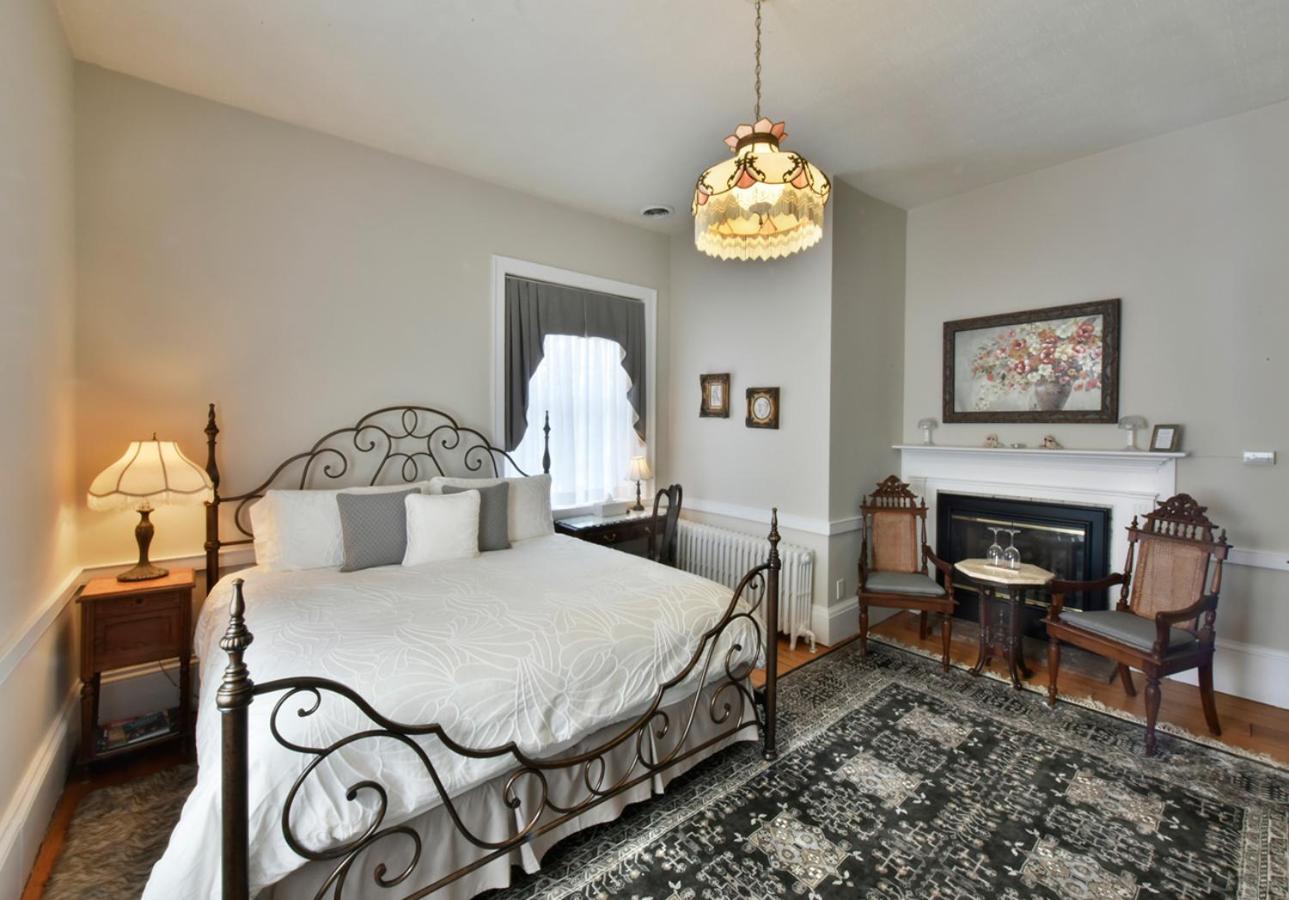 Brockamour Manor Bed And Breakfast 나이아가라온더레이크 외부 사진