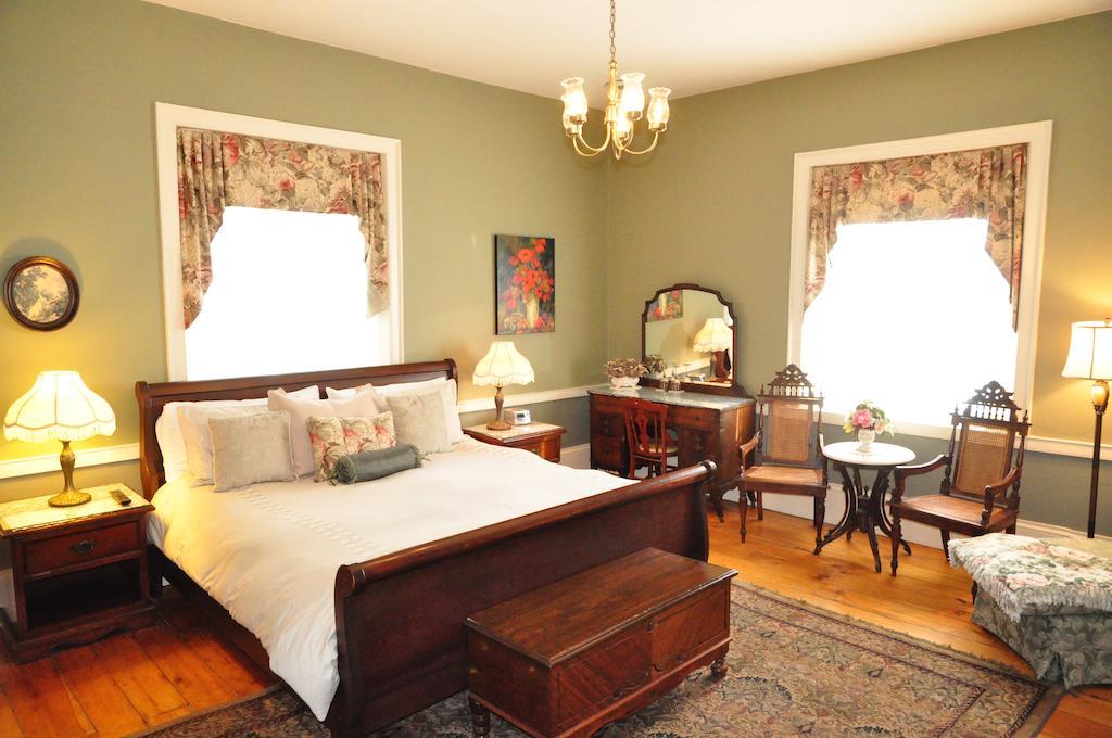 Brockamour Manor Bed And Breakfast 나이아가라온더레이크 외부 사진