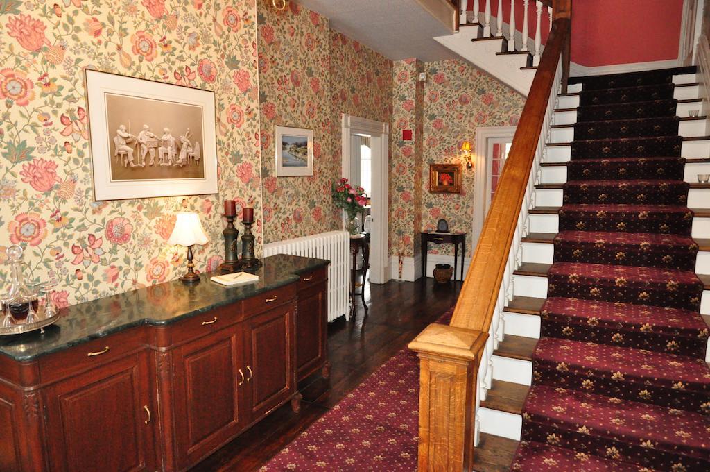 Brockamour Manor Bed And Breakfast 나이아가라온더레이크 외부 사진