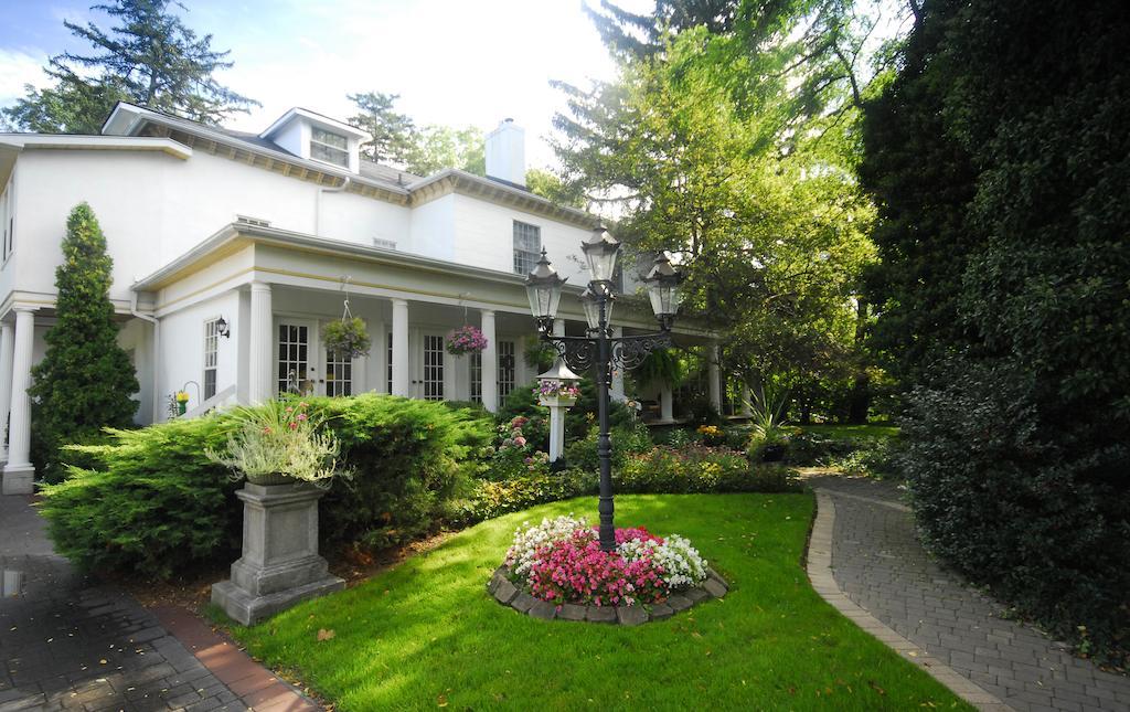 Brockamour Manor Bed And Breakfast 나이아가라온더레이크 외부 사진