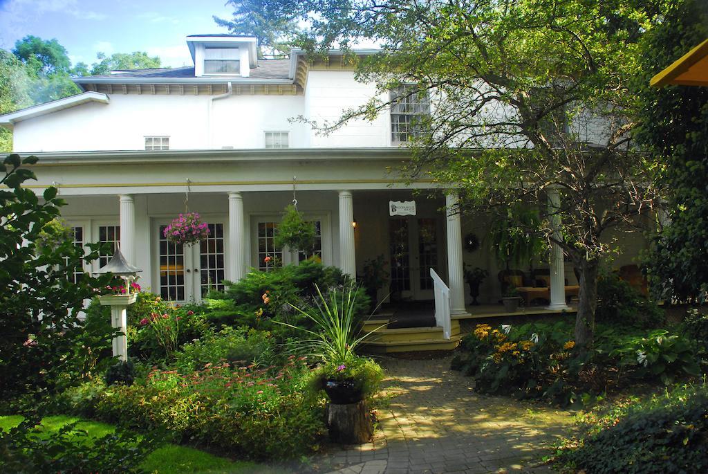 Brockamour Manor Bed And Breakfast 나이아가라온더레이크 외부 사진